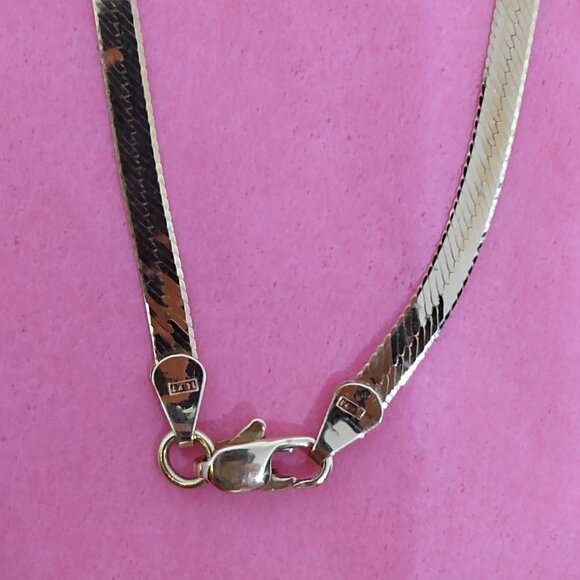 Beautiful solid 14kt gold, Chevron herringbone necklace. - Picture 7 of 12